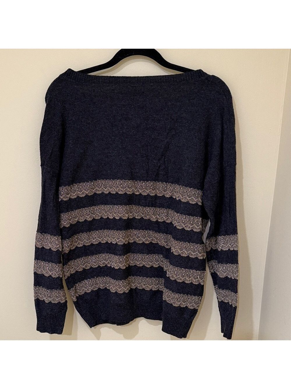 VIP dark Gray and Beige women’s Sweater Top size large - Picture 4 of 7